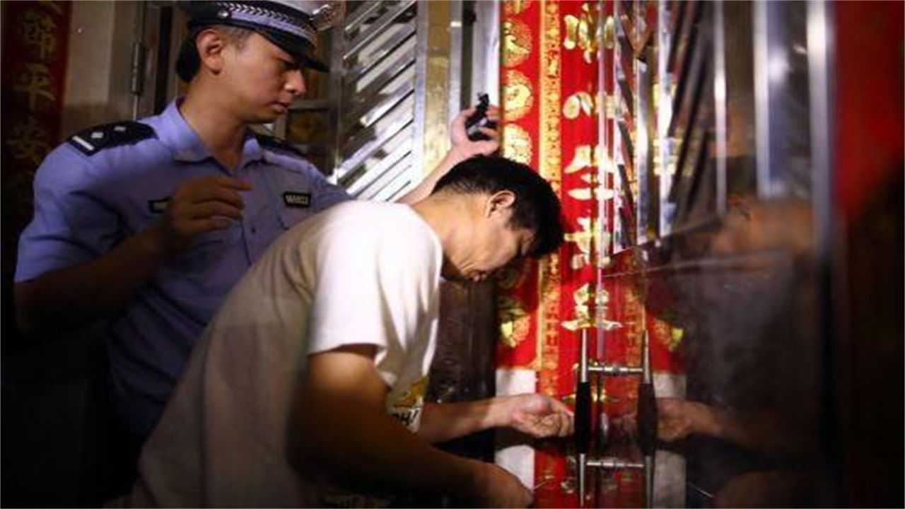 四平请开锁师傅开了锁后，师傅